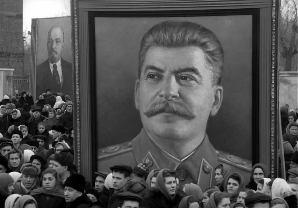 LA DECISIÓN DE LOZNITSA: FUNERAL DE ESTADO